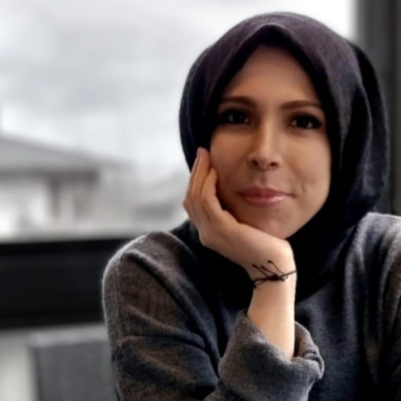 emine.JPG (58 KB)